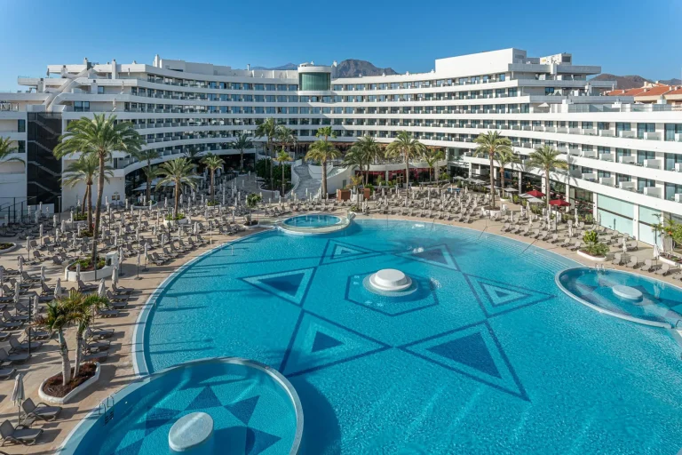 01-hotel-5-con-piscina433-71be1cfd5ba6e325ef5e9d9ecec1b525